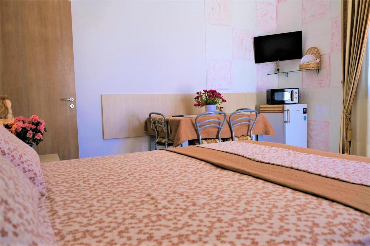 Da Casa Tiziana Hotell Porto Cesareo Exteriör bild